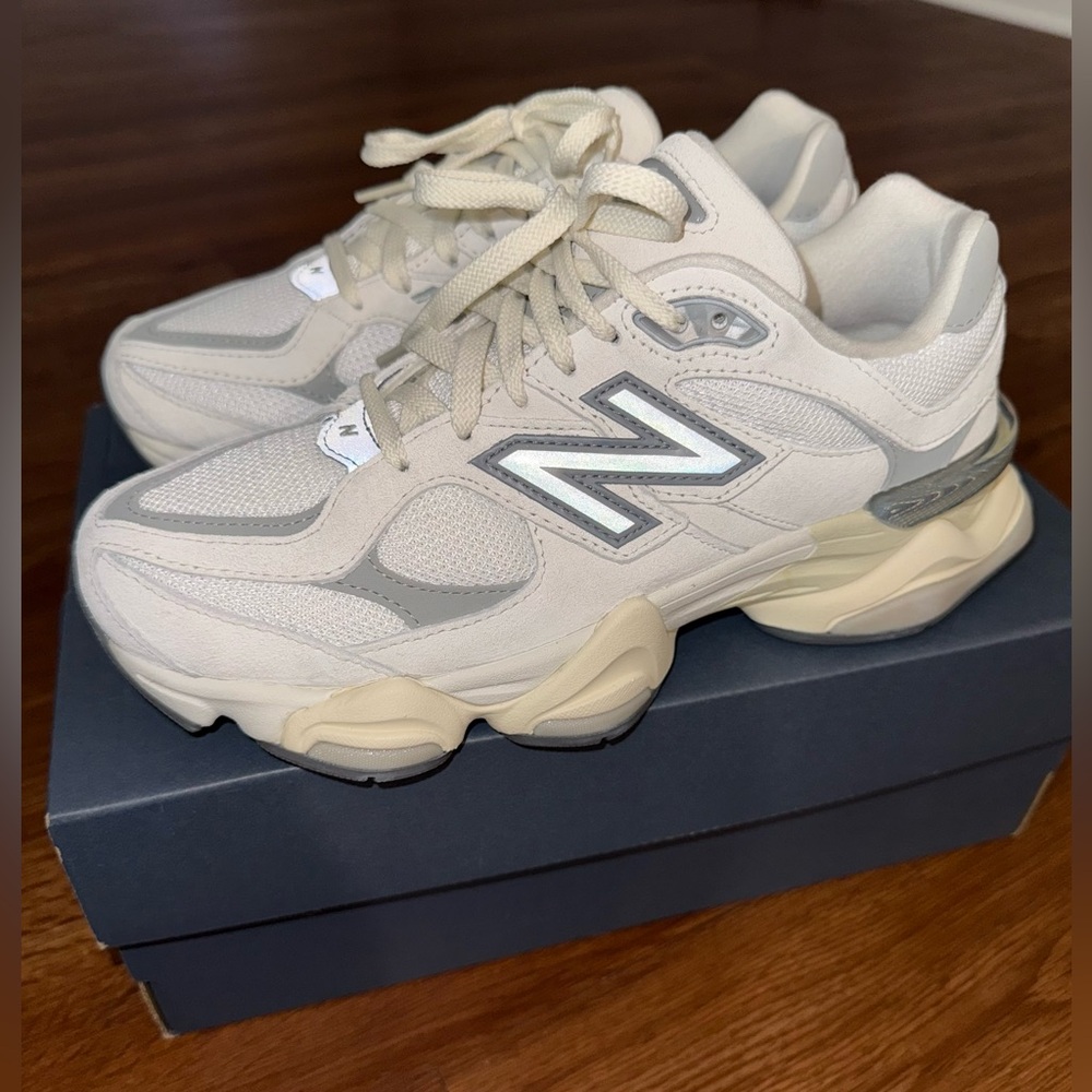 New Balance 9060 White/Grey/Beige – Men’s 6.5 / Women’s 8 – Brand New in Box